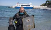 Водолази чистят морето край остров Света Анастасия