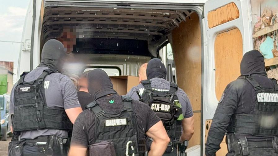 Разбиха наркогрупа с хеликоптер и марихуана за 2 милиона евро
