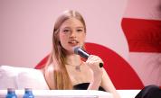 Трансдъщерята на Илон Мъск си тръгна бясна от интервю след въпрос за баща ѝ