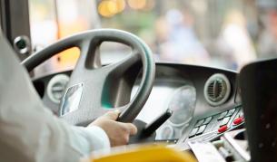 „Оскубаха ме и ме издраха“: Ученици нападнаха кондуктор и шофьор в автобус в Казанлък, въвеждат охрана