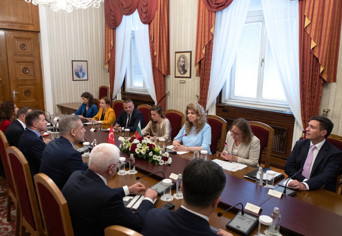 Йотова, Радев и Петрова се срещнаха с Хакан Фидан