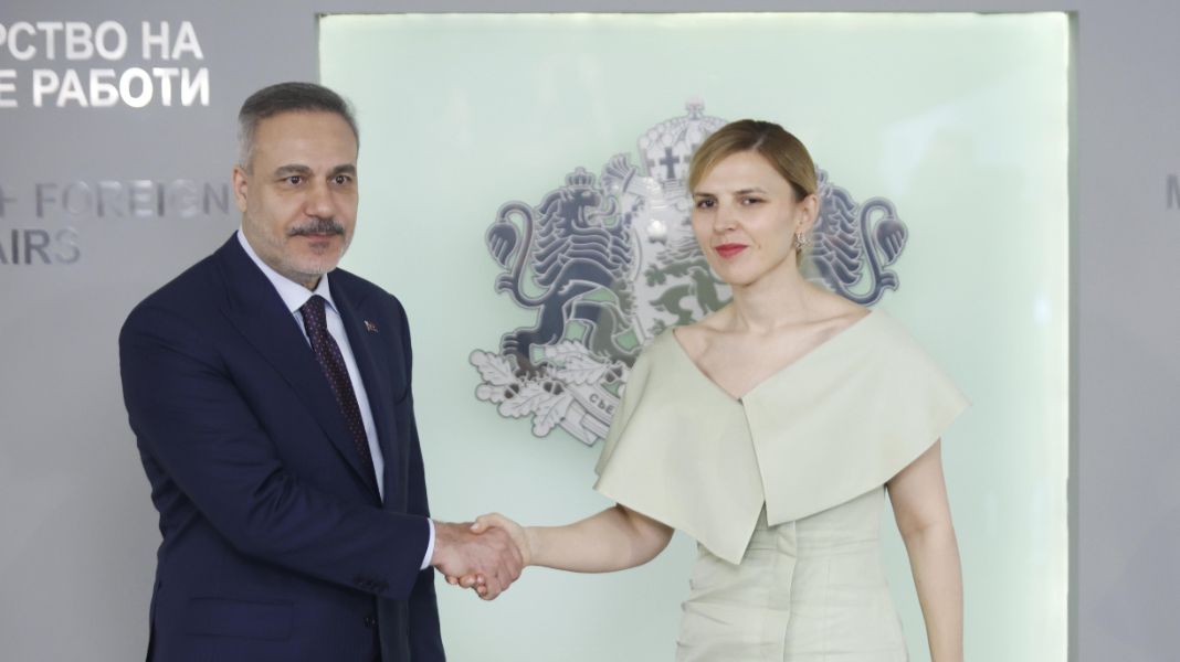 <p>Визията на Велислава Петрова на срещата с Хакан Фидан.</p>