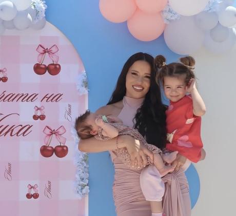 Популярната инфлуенсърка Сузи Манева отбеляза първия празник на дъщеричката си – погачата