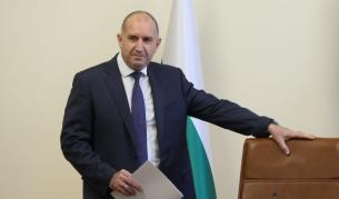 <p>Радев: Спряхме поръчка за 1 милиард за мантинели</p>