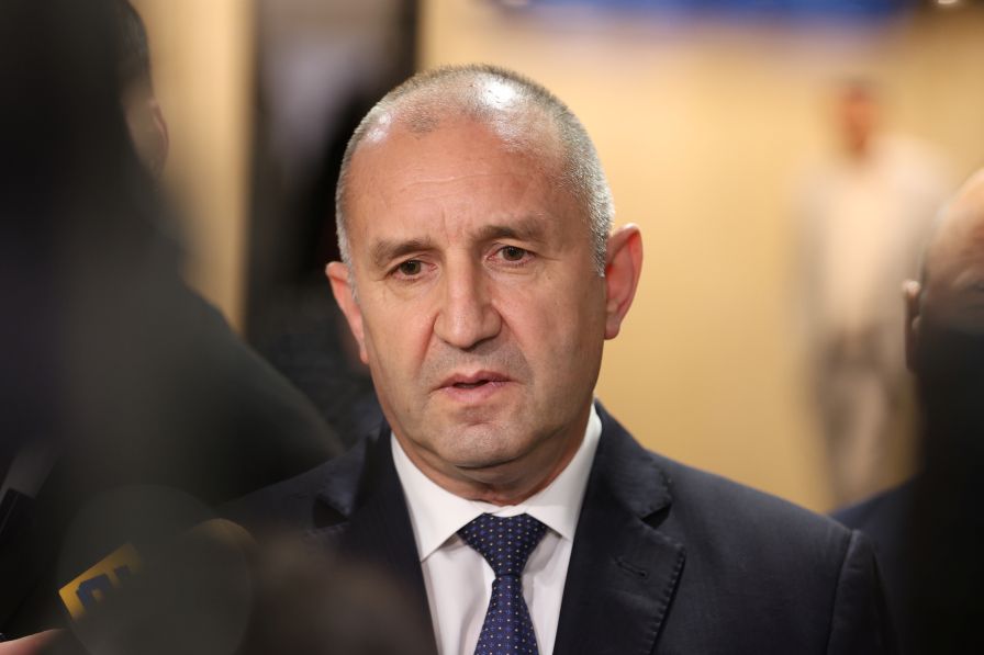 Радев отива в Полша за конференцията за възстановяване на Украйна