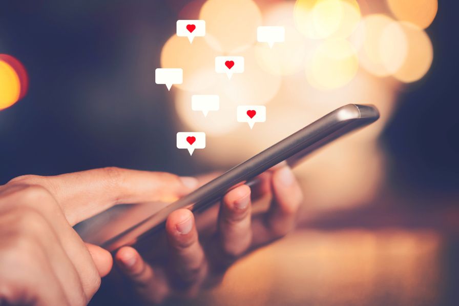 Без TikTok до 16 години? Ще стигне ли България до забрана на социалните мрежи за деца