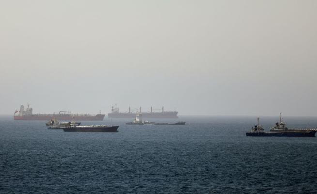Оман открива временен морски коридор през Ормузкия проток