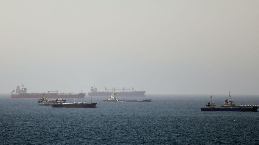 Оман открива временен морски коридор през Ормузкия проток