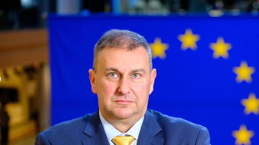 ПП обвини ГЕРБ за „Баба Алино“, Емил Радев отхвърли твърденията