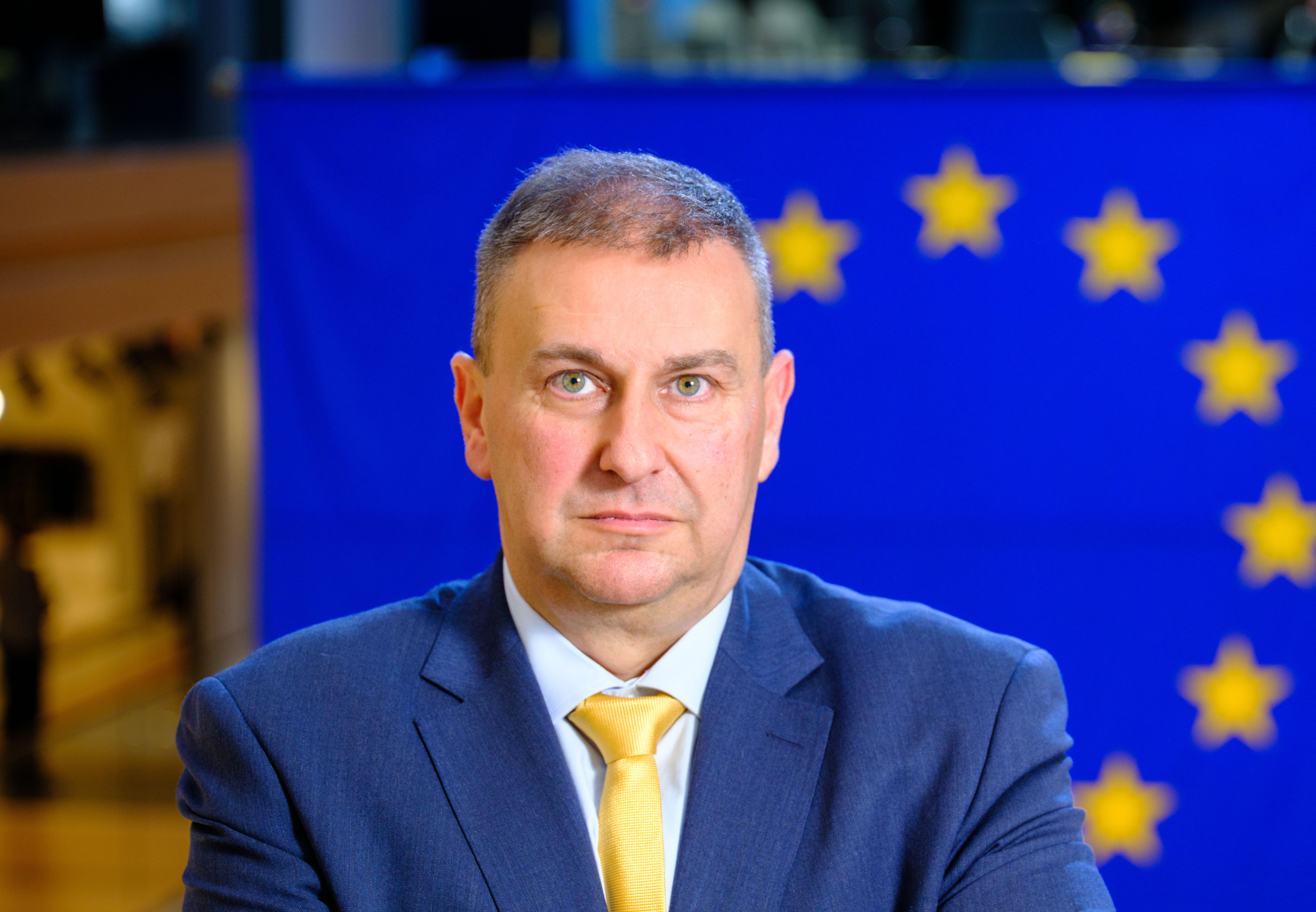ПП обвини ГЕРБ за „Баба Алино“, Емил Радев отхвърли твърденията