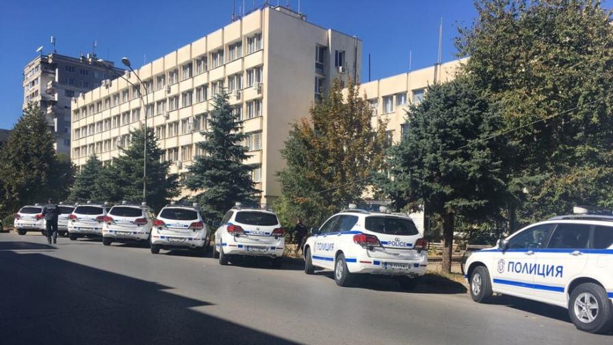 Жена без юридическо образование предлагала правни услуги в Кюстендил, обискираха офиса ѝ