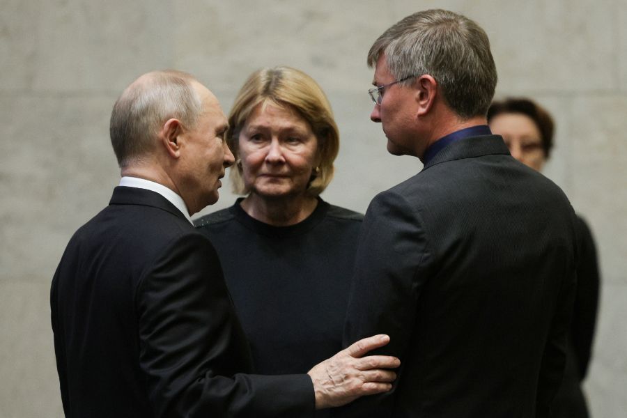 <p>Путин изпрати в последния му път Сергей Иванов.</p>