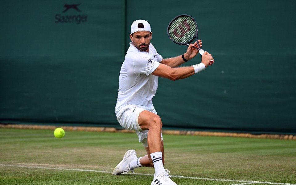 Grigor Dimitrov beats Jakub Mensik in a three-set match