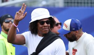 Милиардерът Jay-Z изненада с появата си на мач между Кот д'Ивоар и Еквадор на Мондиал 2026