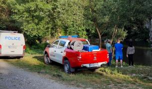 Трагерията в Струма: Водолази търсят второто дете в дълбокия вир