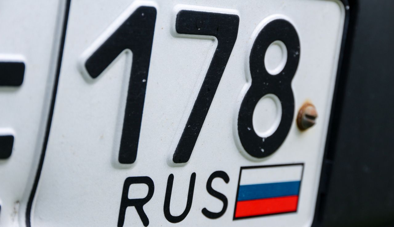 Как автомобилът в Русия отново се превръща в лукс