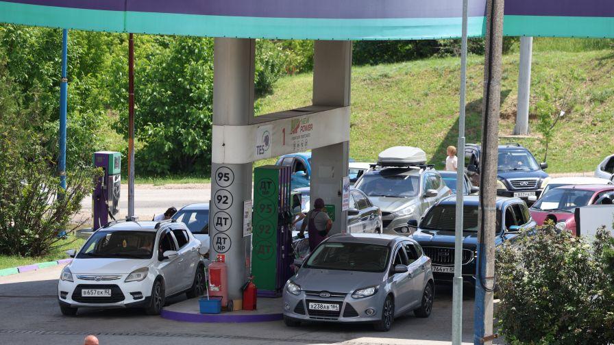 <p>Русия възстановява доставките на горива в Крим</p>