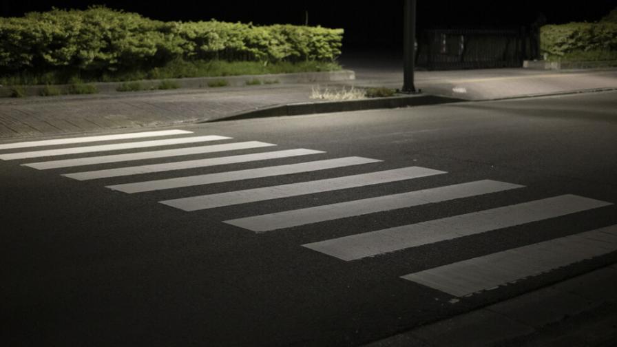 Жена е с опасност за живота, след като беше блъсната на пешеходна пътека в Бургас