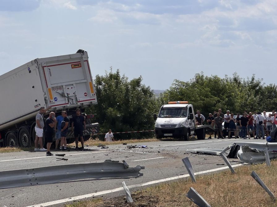 Спират движението по АМ „Тракия“ край Карнобат заради повторен оглед след тежката катастрофа