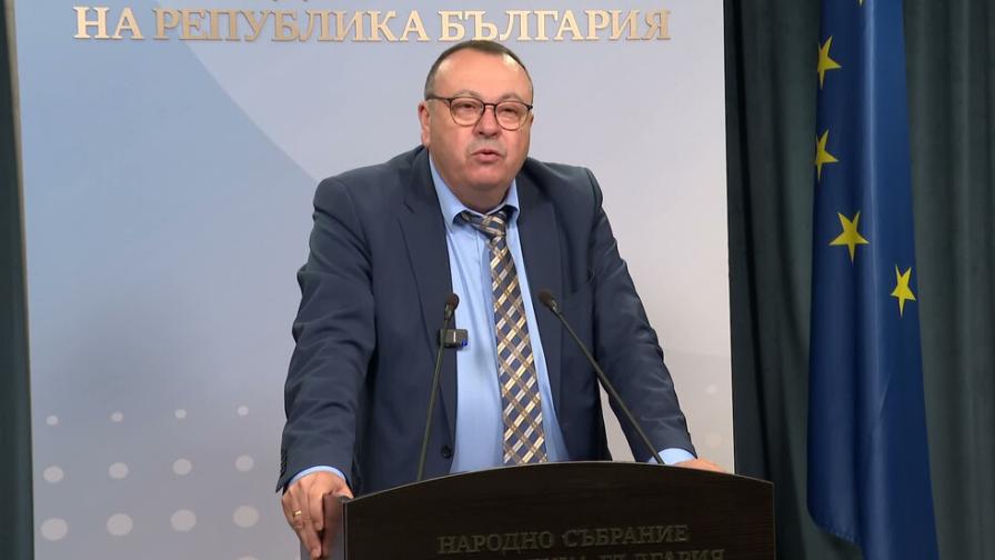 <p>411 имота и &bdquo;Порше&ldquo; за 1795 лв.: ДПС с обвинения срещу Демерджиев</p>