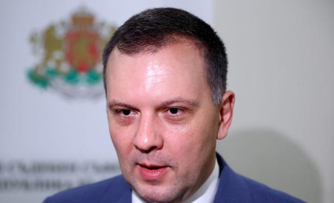 <p>Правосъдният министър за &bdquo;Петрохан&ldquo;: Отговорите тепърва предстоят</p>