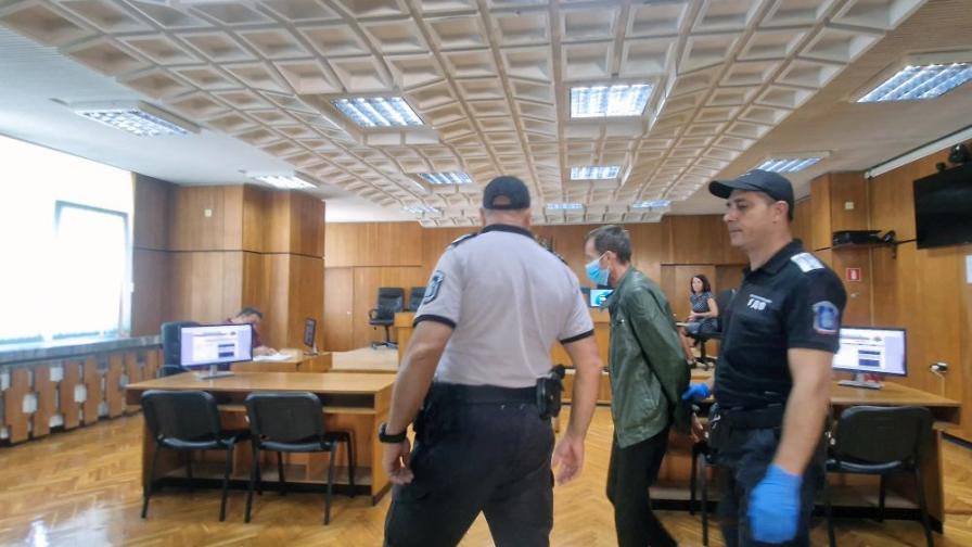 Условна присъда за румънския шофьор, предлагал подкуп на полицаи