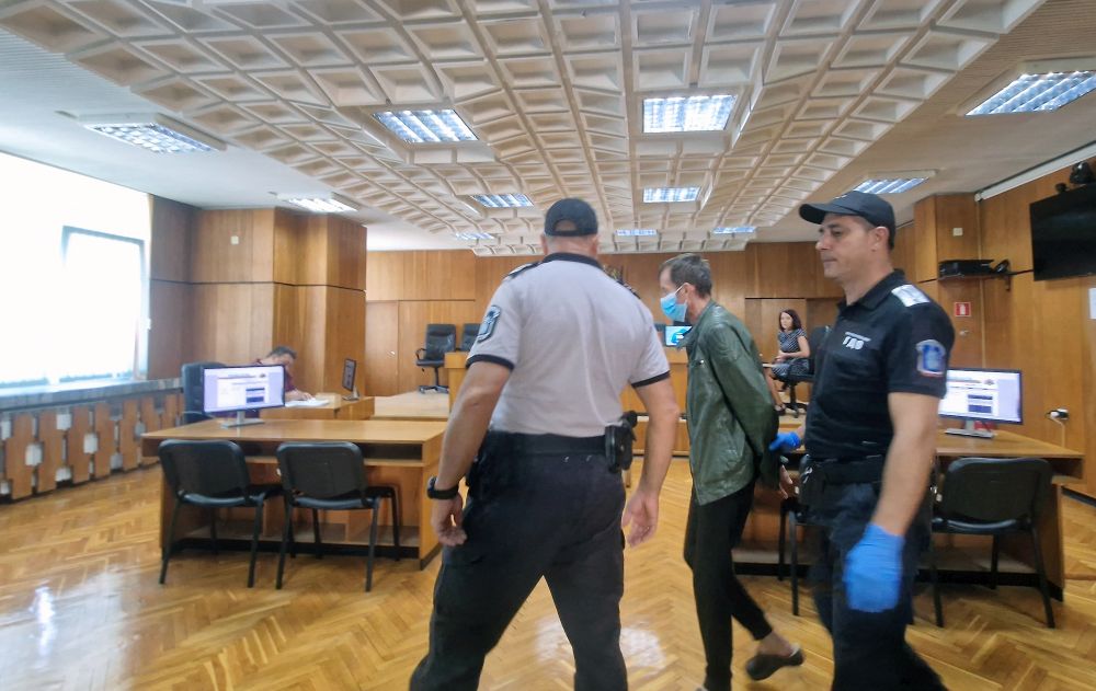 Условна присъда за румънския шофьор, предлагал подкуп на полицаи