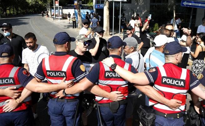 17 ранени, сред тях и полицаи, на протест срещу мегапроект, свързван със семейство Тръмп
