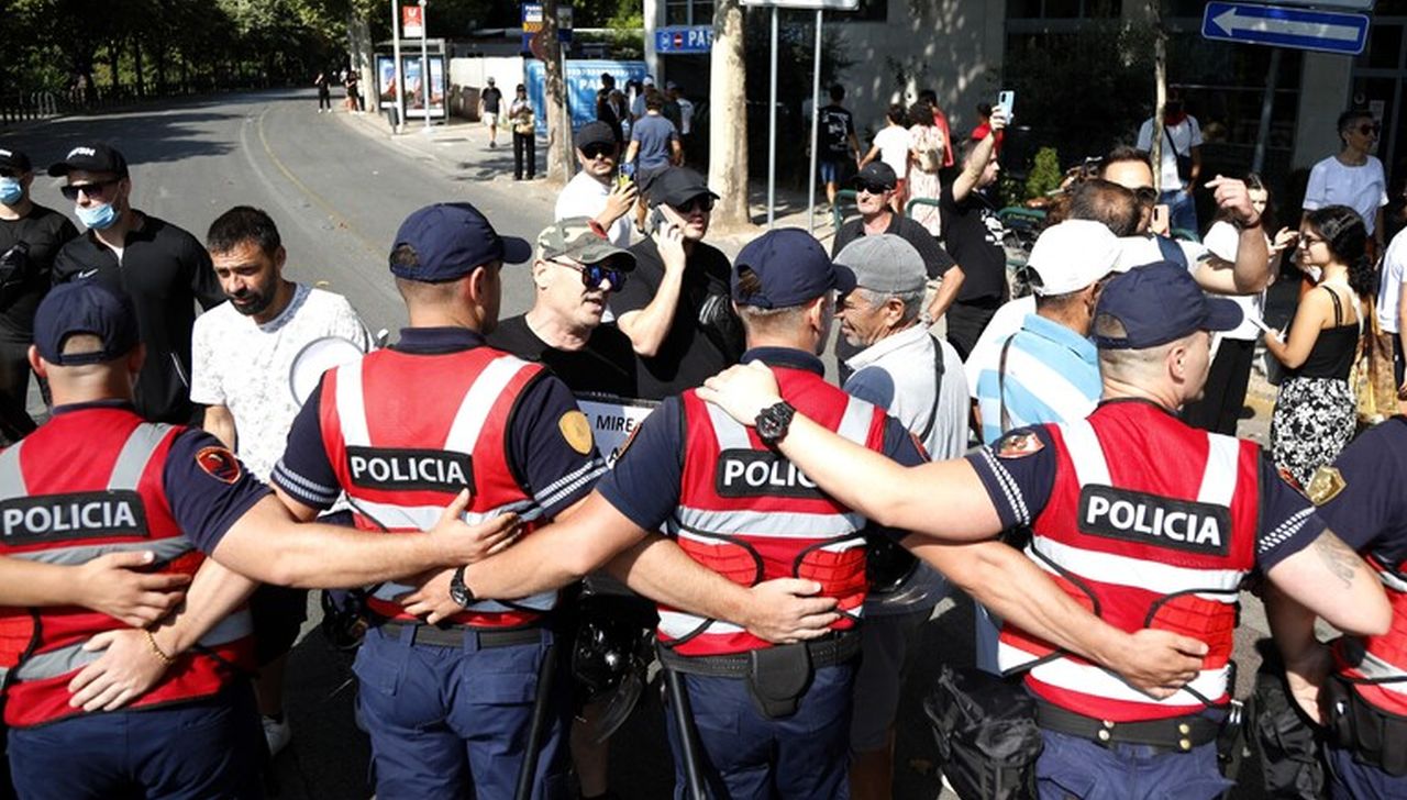17 ранени, сред тях и полицаи, на протест срещу мегапроект, свързван със семейство Тръмп