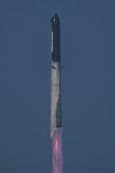 <p>Ракетата Starship изпълни нов тестов полет.</p>
