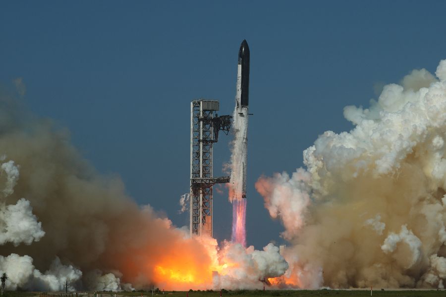 <p>Ракетата Starship изпълни нов тестов полет.</p>