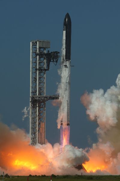 <p>Ракетата Starship изпълни нов тестов полет.</p>
