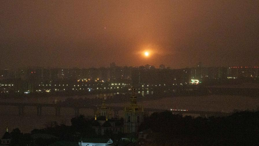 Експлозия на руски дрон в небето над Киев