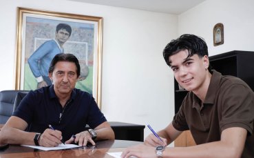 Левски подписа със свой юноша