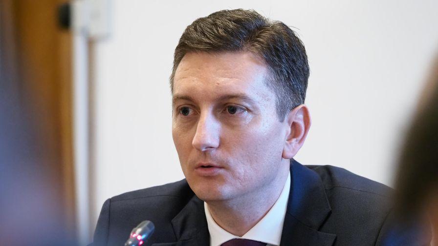<p>Министърът на иновациите: Няма да отменим тези мерки</p>
