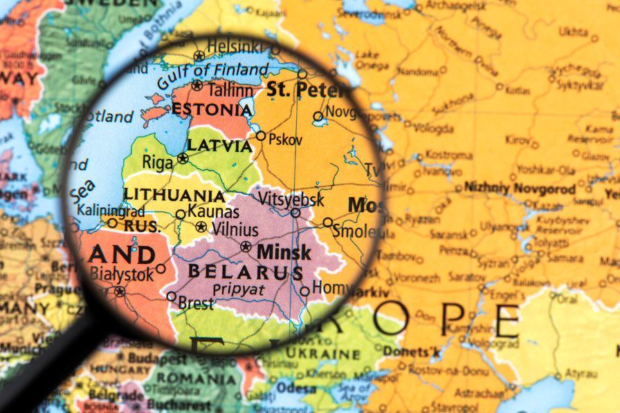 Латвия затвори границата си с Беларус