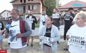 Протест на близки на 22-годишна жена, загинала на пътя във Видин след сблъсък с тир