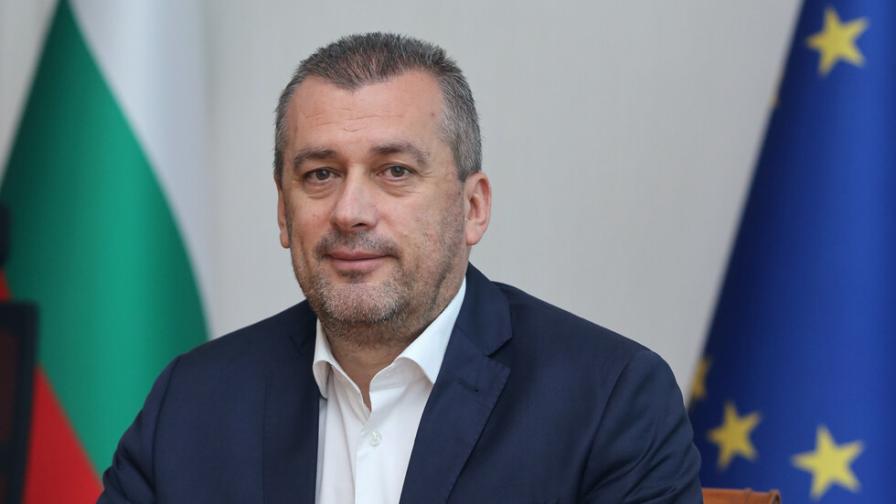 Министърът на транспорта с остра реакция за сваленото от автобус дете със СОП
