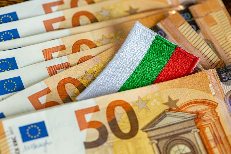 Вдигат минималната работна заплата до 660 евро за 2027 г.
