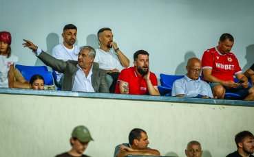 Скаутите на Левски гледат на живо Септември - ЦСКА