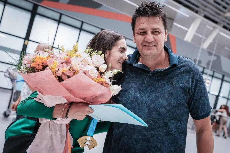 Посрещане на световната шампионка Виктория Ангелова1
