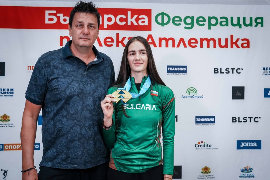 Посрещане на световната шампионка Виктория Ангелова1