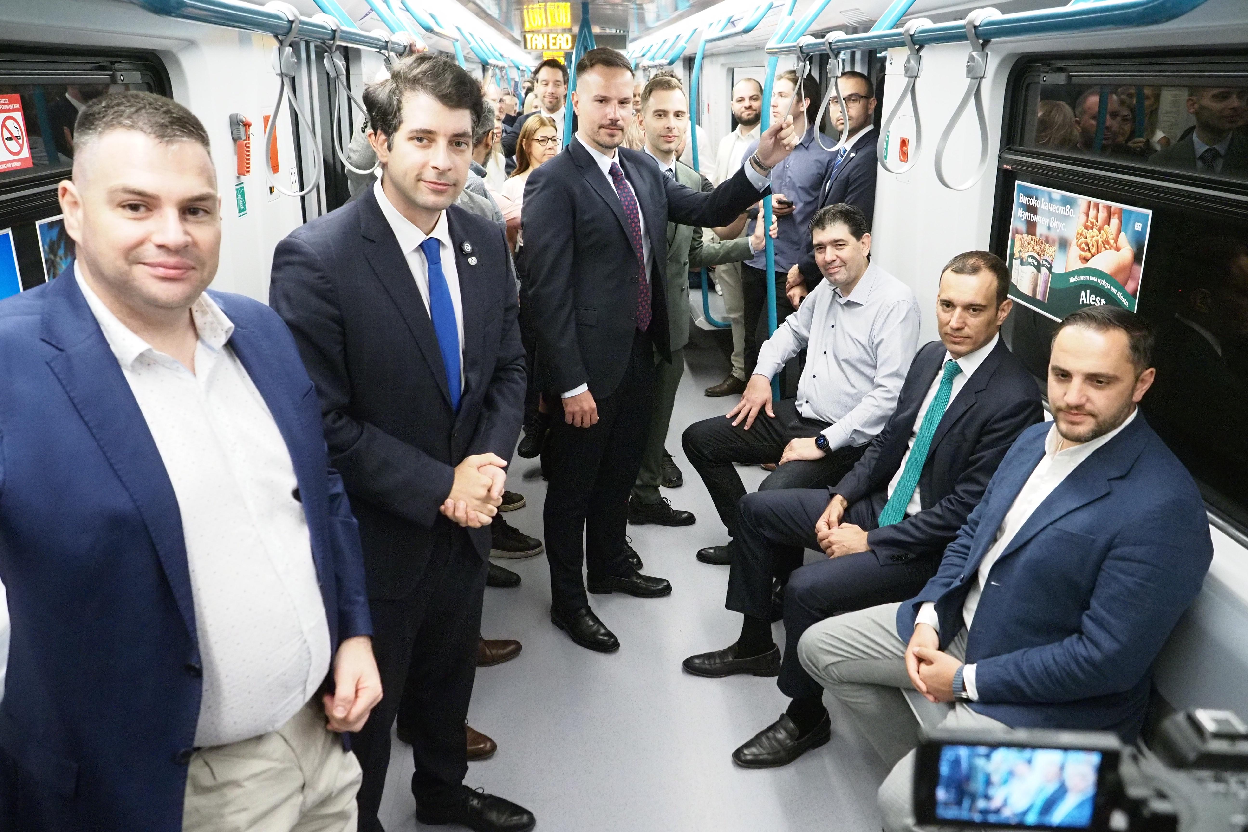 <p>Софийското метро се разширява с още близо 3 километра. От днес, 14 август, влаковете по линия 3 вече превозват пътници по новия участък от станция &bdquo;Хаджи Димитър&ldquo; до кв. &bdquo;Левски Г&ldquo;</p>