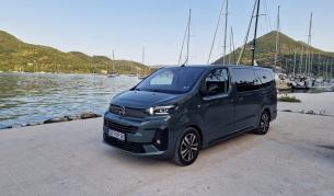 <p>Citroen Spacetourer 2,2D предлага от всичко по много</p>