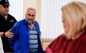 Бившият полицай Тодор Лапков застана пред Пловдивския окръжен съд, където прокуратурата поиска най-тежката мярка „задържане под стража“ за жестокото убийство и разфасоване на 21-годишния Митко Димитров