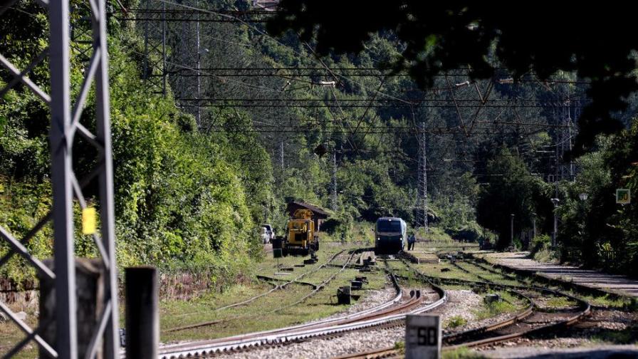 Движението на влаковете между Владая и Горна баня е възстановено