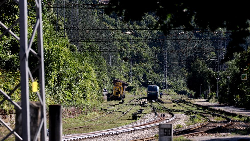 Движението на влаковете между Владая и Горна баня е възстановено