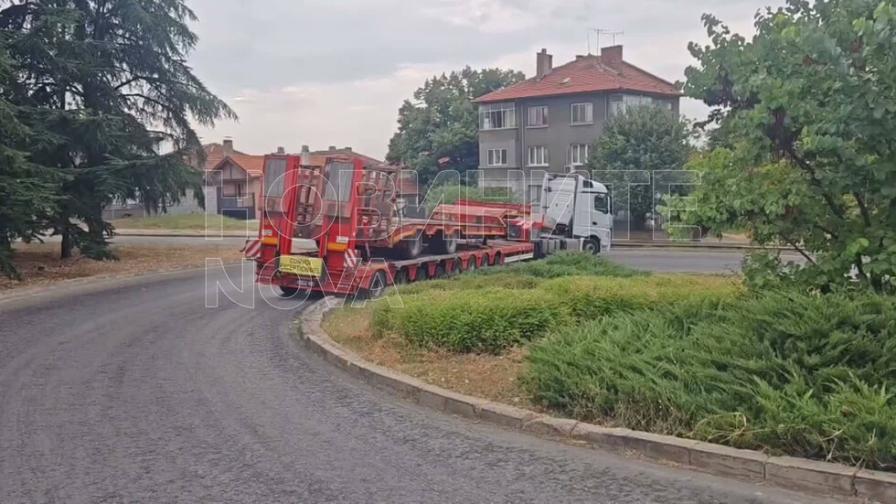 Автовоз блокира пътя между Русе и Дунав мост, трафикът е затруднен