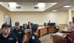 Тийнейджърите, обвинени вчера за убийството в Пловдив, остават в ареста