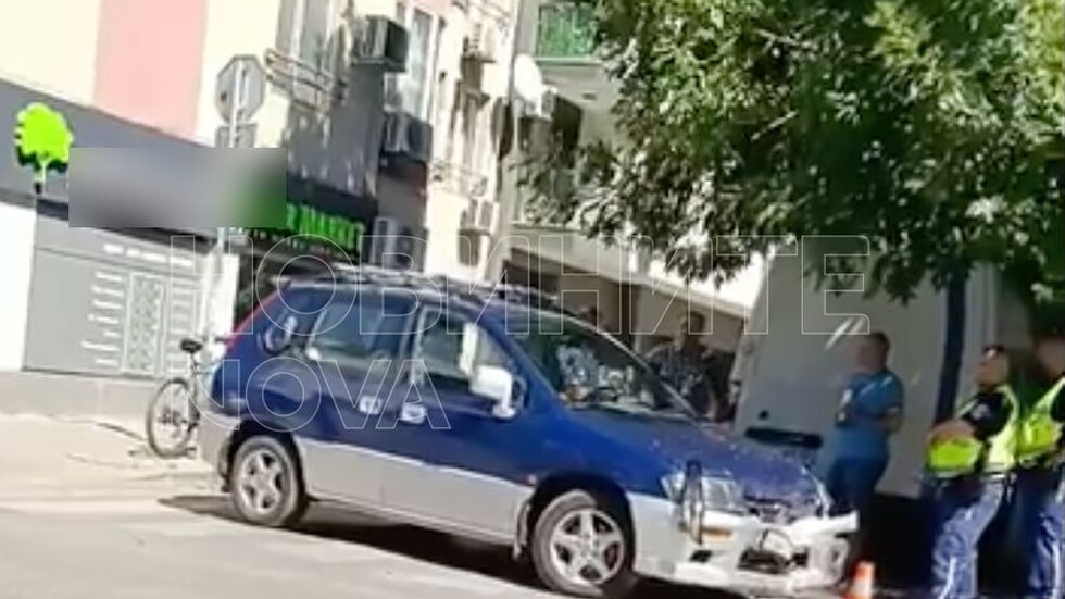 Кола се вряза в магазин във Варна, пострадала е жена